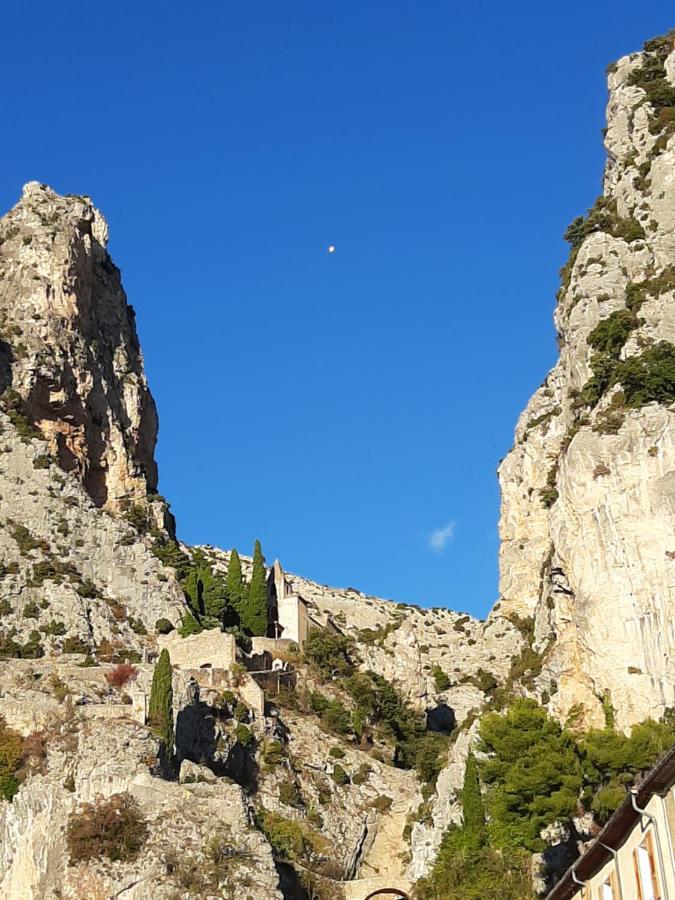 Le Logis Des Templiers Appartement Climatise Régusse Esterno foto
