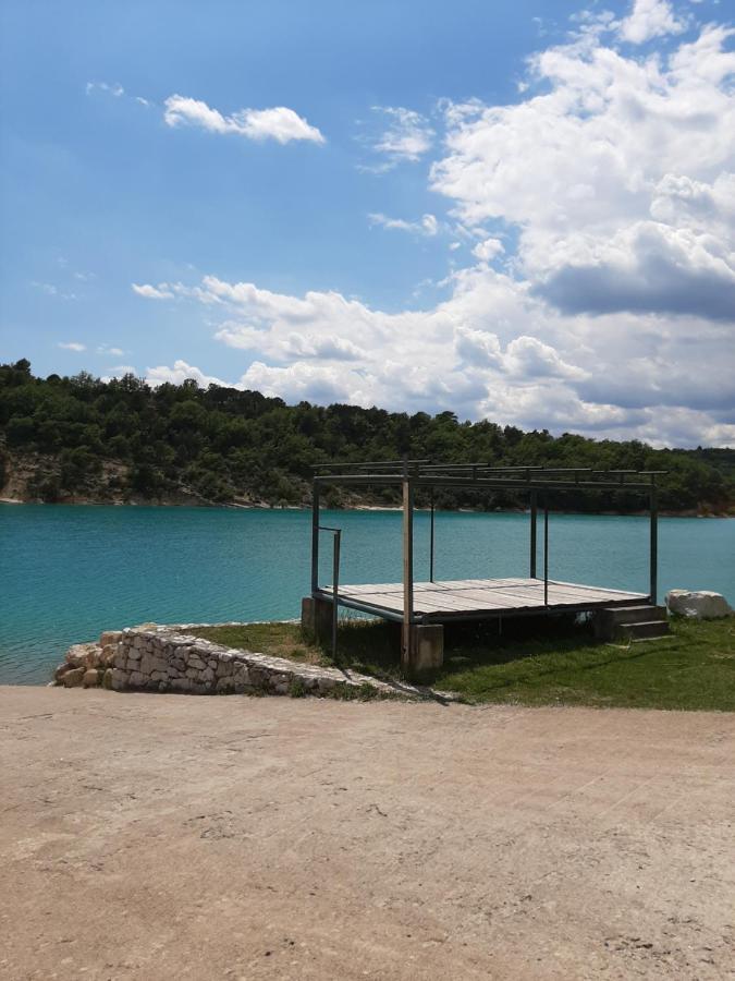 Le Logis Des Templiers Appartement Climatise Régusse Esterno foto